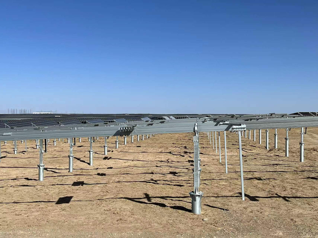 Bodensolar-Montagesystem (2)