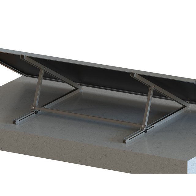 Einfach zu installierendes Solar-Kit-Balkonpaneel-Montagesystem auf einem flachen Balkon